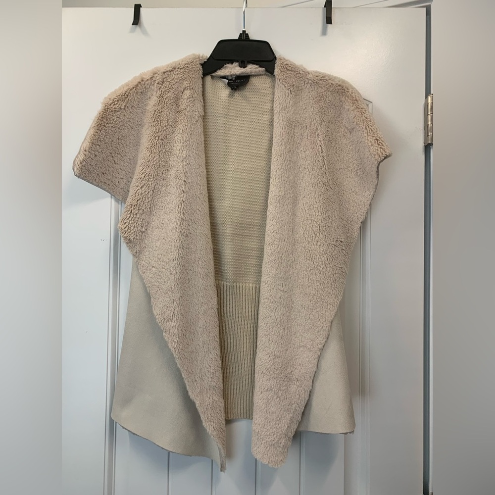 Women’s Romeo & Juliet Couture Faux Fur Vest Size M